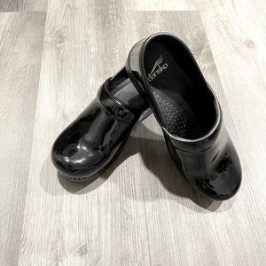 Black shine dansko ‘s size 39